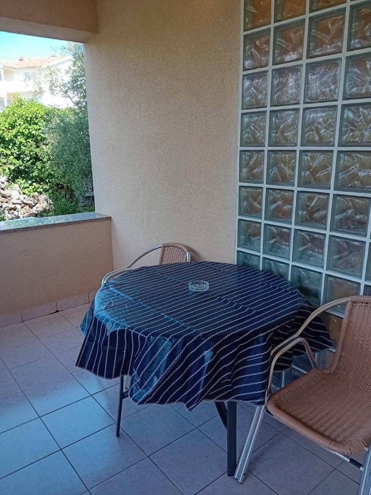 Rooms With A Parking Space Krk - 13553 Vrh  Exterior foto